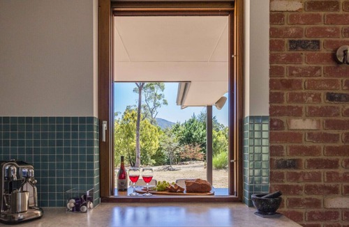 Macedon House | Mountain View in Macedon
