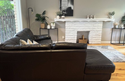 Camperdown House | MOUNTVIEW residence is a gorgeous renovated house at the bottom of Mount Leura.