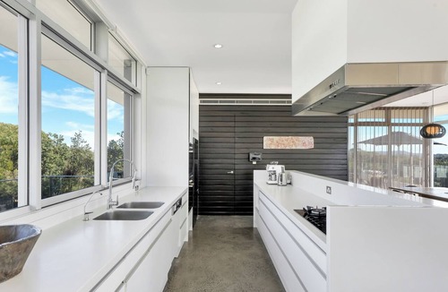Macmasters Beach House | Mourawaring House - Bushland Retreat