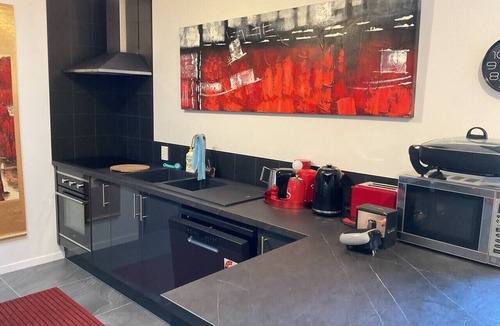 Huonville House | MOWA Art House Apartment