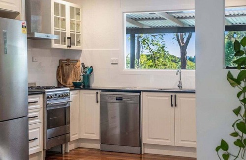 Binna Burra House | Mulberry House - Pet Friendly Hinterland Retreat with Pool near Bangalow