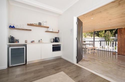 Kangaroo Valley Apartment | Myrtle Tree Lodge - Leaves