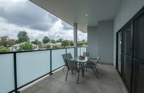 Dubbo Apartment | Naman. Balcony & Garage. South Dubbo