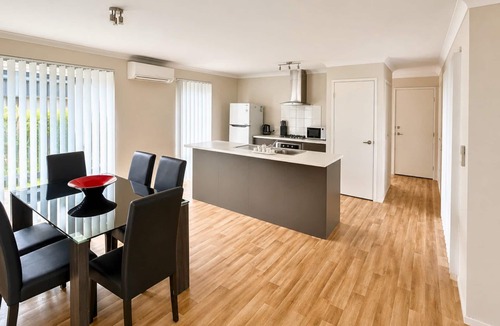 Kealy House | Napolean Holiday Retreat