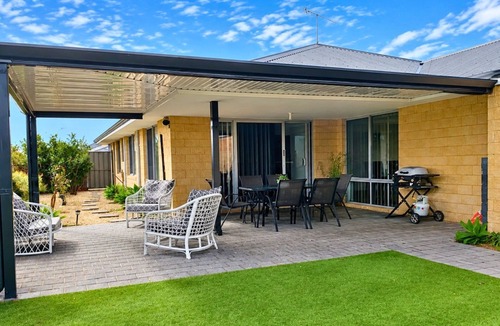 Kealy House | Napolean Holiday Retreat