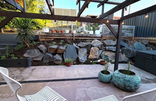 Oxenford House | Near Movie World & Wet'n'Wild | 2BR Home | Parking