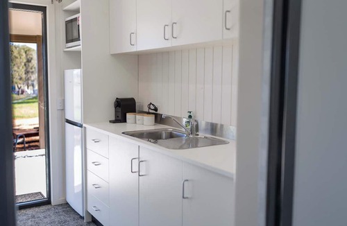Dubbo House | Ned's Hideout, Private Cabins Near Dubbo