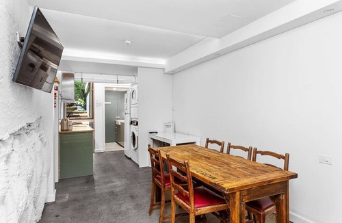 Northbridge Bed & Breakfast | Nest on Newcastle – E1