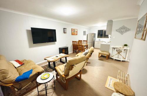 Stanthorpe House | Nestled next door