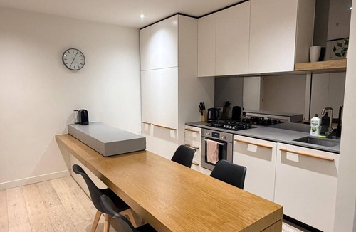 West Melbourne Apartment | New 2BR Inner-City Apartment | Free Parking | Near Marvel Stadium