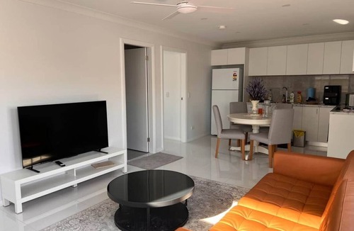 North Parramatta House | New 2BR1B Flat+2 Free parking|Lake nearby&Hospital
