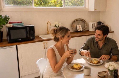 Holgate Cottage | NEW Luxe Farm Stay with Animals, Firepit, Fresh Eggs & Beach near Terrigal
