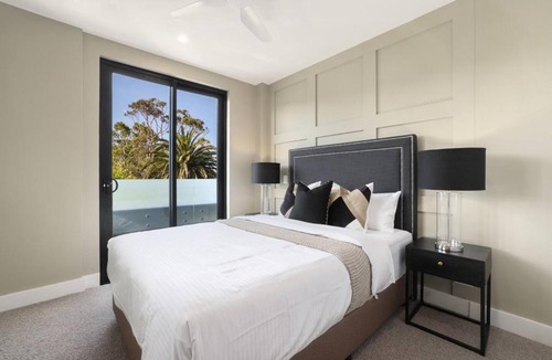 Collaroy Apartment | New Penthouse with Ocean & Golf Course Views