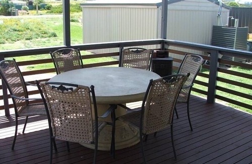 Middleton House | Newell - Family Accomodation-By The Beach
