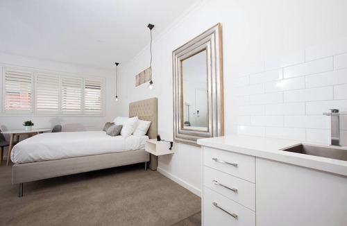 Ballarat Apartment | Newington Apartments - Apt 3 Queen, Brand New!