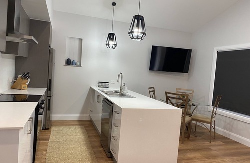 South Tamworth Villa | Newly built 2 bedroom retreat.Centrally located Pet friendly.