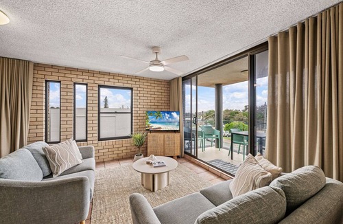 Maroochydore Apartment | NEWLY REFURBISHED - 9 Seabelle – Opposite the beach in Cotton Tree
