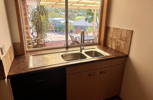 Moruya House | Newly Renovated Coastal Escape | Walk to Town, River & Markets