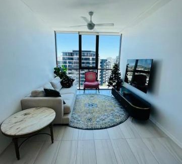 Newstead Apartment | Newstead Apartment with Pool, Gym & Parking