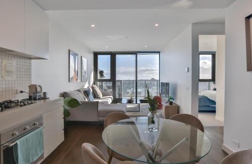 Glen Waverley Apartment | Next to 'The Glen Shopping Centre' Apartment