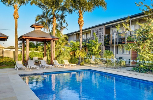 Caloundra Hotel | Nightcap at Golden Beach Tavern