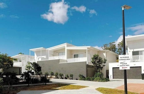 Pimpama House | No.21 3B Pimpama Home