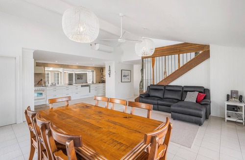 Port Macquarie House | Noojee - Stunning waterfront property on the canals
