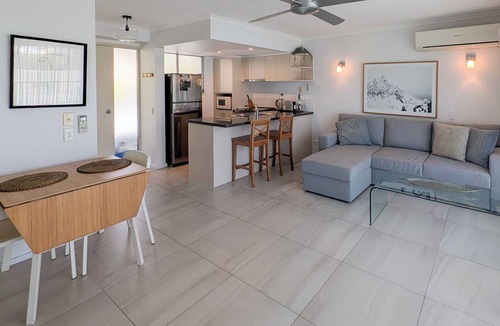 Noosa Heads Apartment | Noosa Parade Holiday Inn