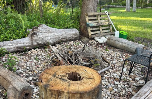 Doonan House | Noosa rural retreat. Private little unit 10 minutes to Hastings st