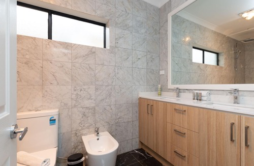 Brunswick House | North Melbourne house , near city & airport