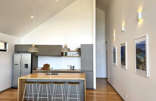 Denmark House | Nullaki Views on Russell: Walk to town, inlet & sky views