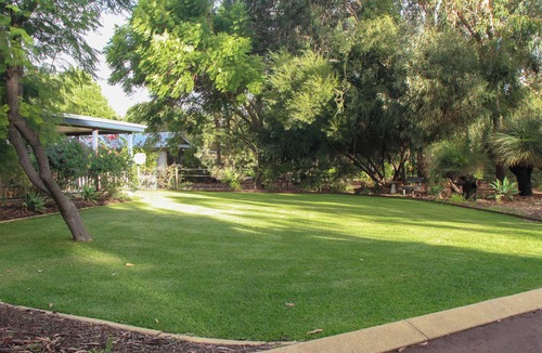 Falcon House | Nutbush Retreat – Space to Connect Room to Relax. Memories to Last