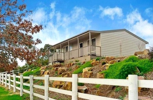 Chirnside Park Cottage | Oak Hill Cottage Peaceful Escape with Stunning Views