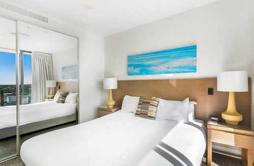 Redcliffe Hotel | Oaks Redcliffe Mon Komo Suites