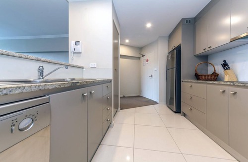 Nelson Bay Apartment | Oasis Apartment with Balcony near D'Albora Marina