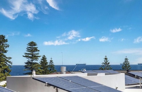 Cottesloe Apartment | Ocean Breeze – Walk to Cottesloe Beach, light-filled coastal apartment