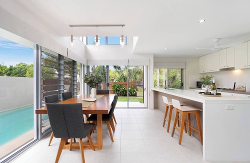 Mount Coolum House | Ocean Escape, 600m to beach, pet by approval