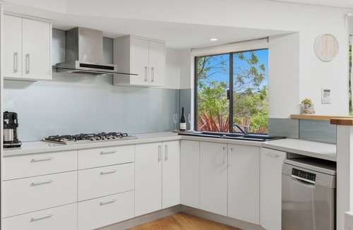 Quindalup House | Ocean's Edge - 50m to the beach.