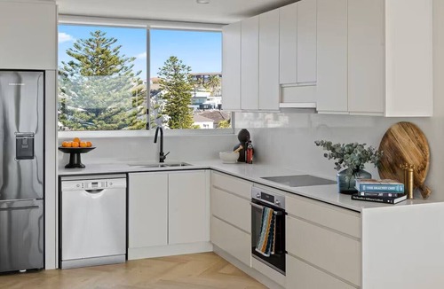 Vaucluse Apartment | Ocean sounds, morning sunrise