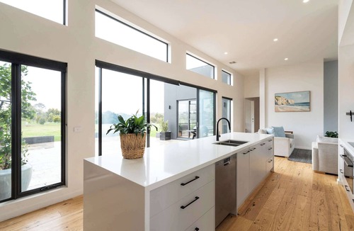 Jan Juc House | Ocean-View Acreage | Sleeps 13 | Tiny Home