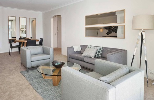 Bronte Apartment | Ocean View Apartment with a Stroll to Bronte Beach