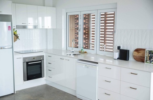 Bilinga Apartment | Ocean View Bilinga Stay | Sleeps 4 + E-Bikes, Unit 3