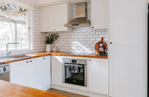 Red Hill South House | Ocean View House - Solar Heated Pool and Pet Friendly