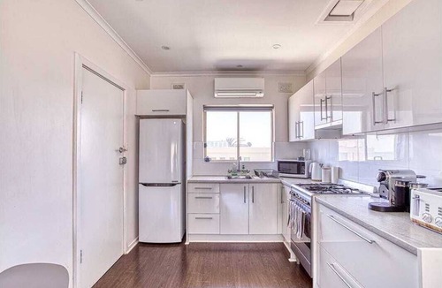 Glenelg North Apartment | ocean view two bedroom entire apartment