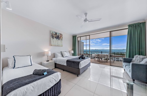 Airlie Beach Hotel | Ocean views 27A