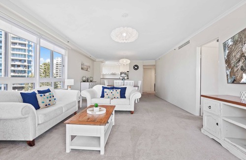 Main Beach Apartment | Ocean views in an iconic luxury location!