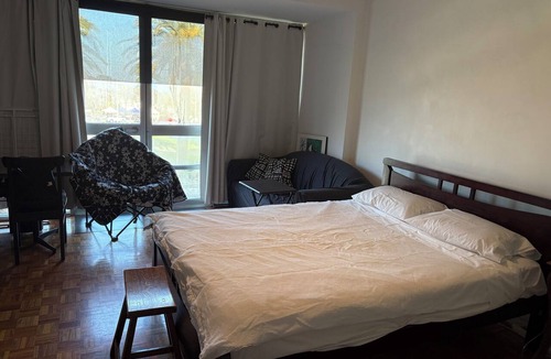 St Kilda Apartment | Ocean Views Studio Apartment with Secure Parking, walk to shops and the beach.