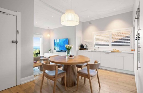 Tamarama Apartment | Ocean Views, Walk to Tamarama and Bondi Beach