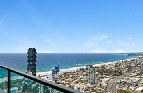 Broadbeach Apartment | OceanandRiver View 2 BDR Apartment next to GC Casino