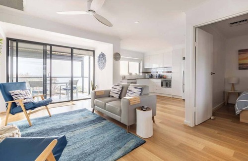 Semaphore Park Apartment | Oceanfront Apartment with Balcony & Free WiFi